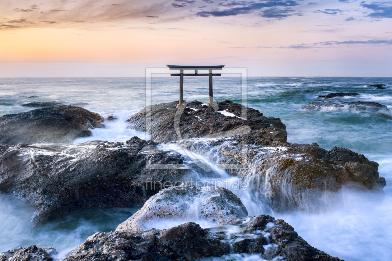 Bild-Nr.: 11810476 Japanisches Torii am Meer mit Sonnenlicht erstellt von eyetronic