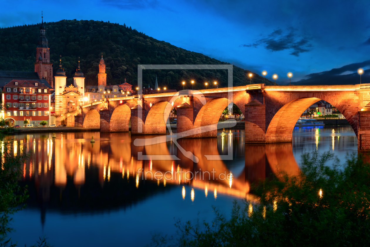 Bild-Nr.: 12171695 Alte Brücke in Heidelberg bei blauer Stunde erstellt von Smileus