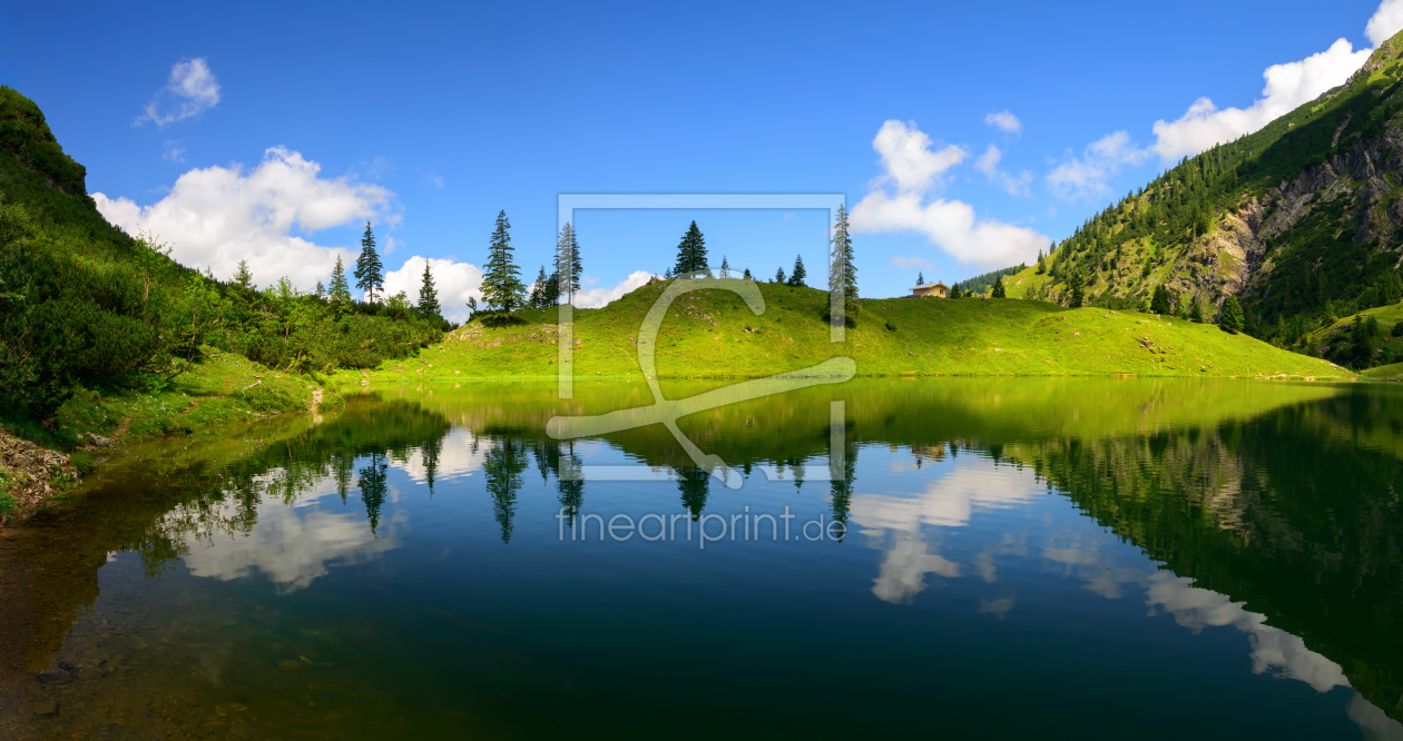Bild-Nr.: 12194475 Symmetrische Spiegelung in einem Bergsees erstellt von Smileus