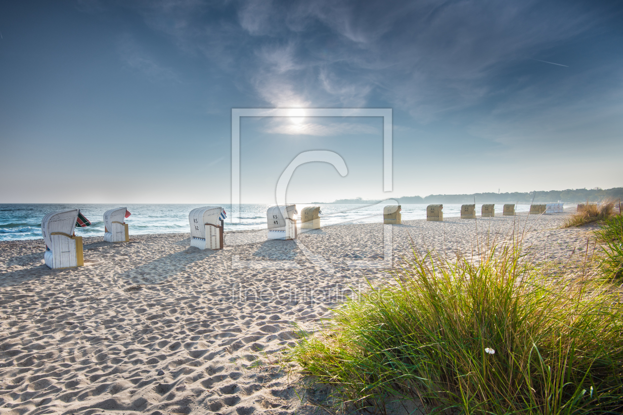 Bild-Nr.: 12294140 Ostseestrand mit Strandkörben im Sonnenaufgang erstellt von FotoPictures