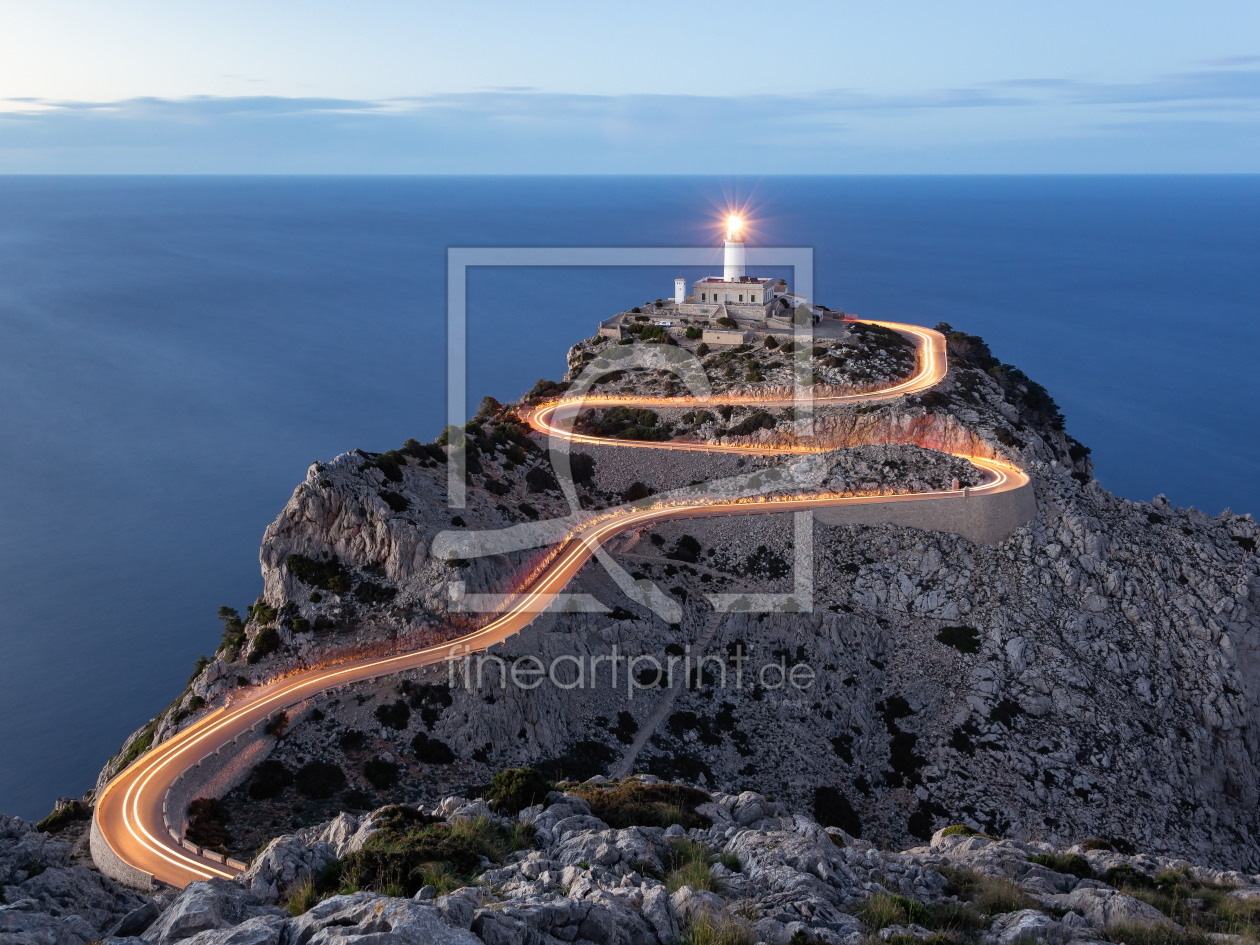Bild-Nr.: 12385084 Lichtspur zum Leuchtturm am Cap Formentor Mallorca erstellt von Michael Valjak