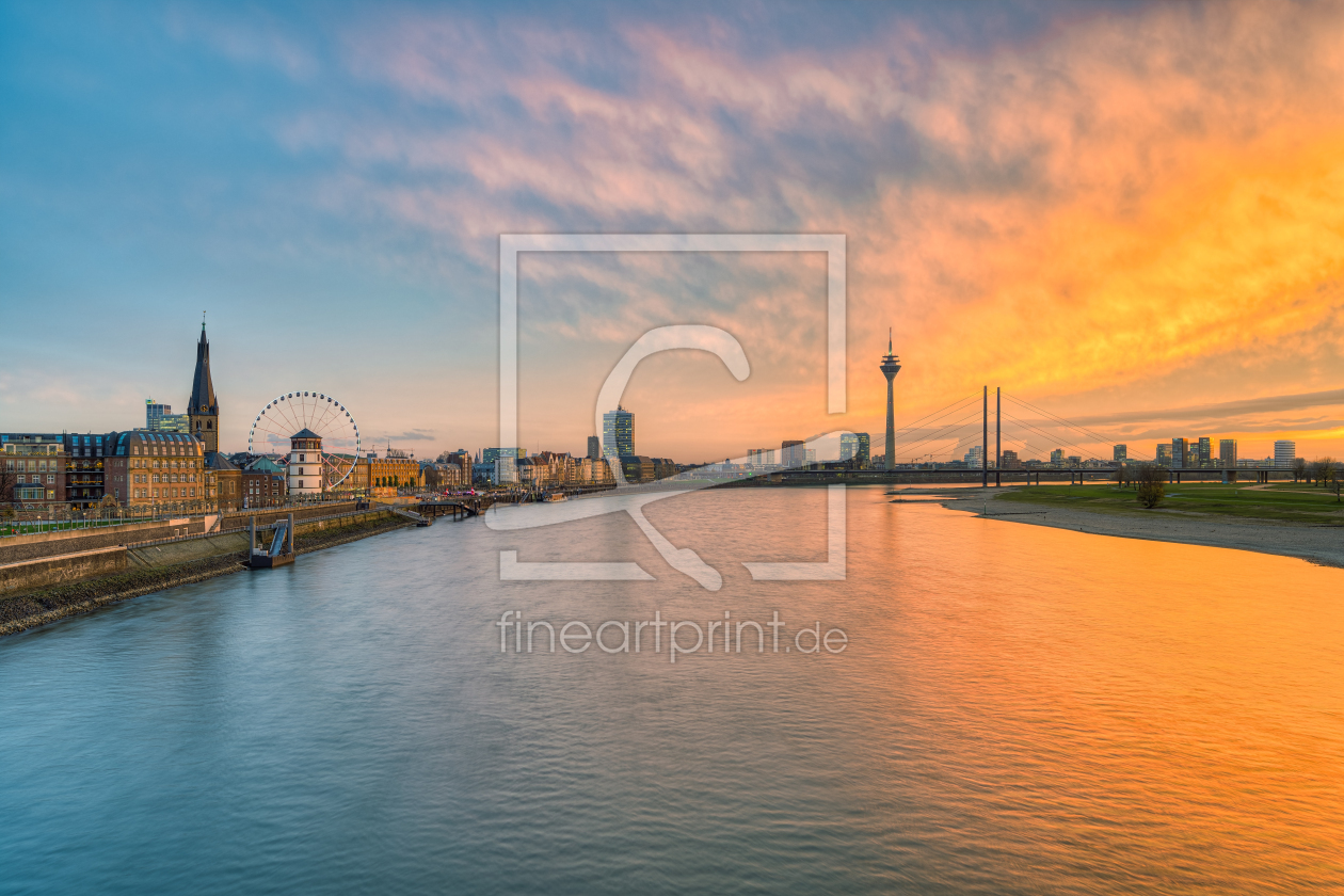 Bild-Nr.: 12389126 Düsseldorfer Skyline bei Sonnenuntergang erstellt von Michael Valjak