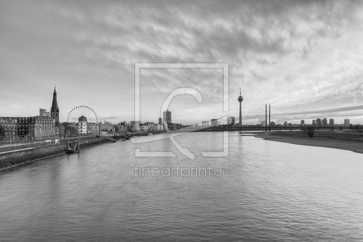Bild-Nr.: 12404847 Düsseldorf Skyline schwarz-weiß erstellt von Michael Valjak