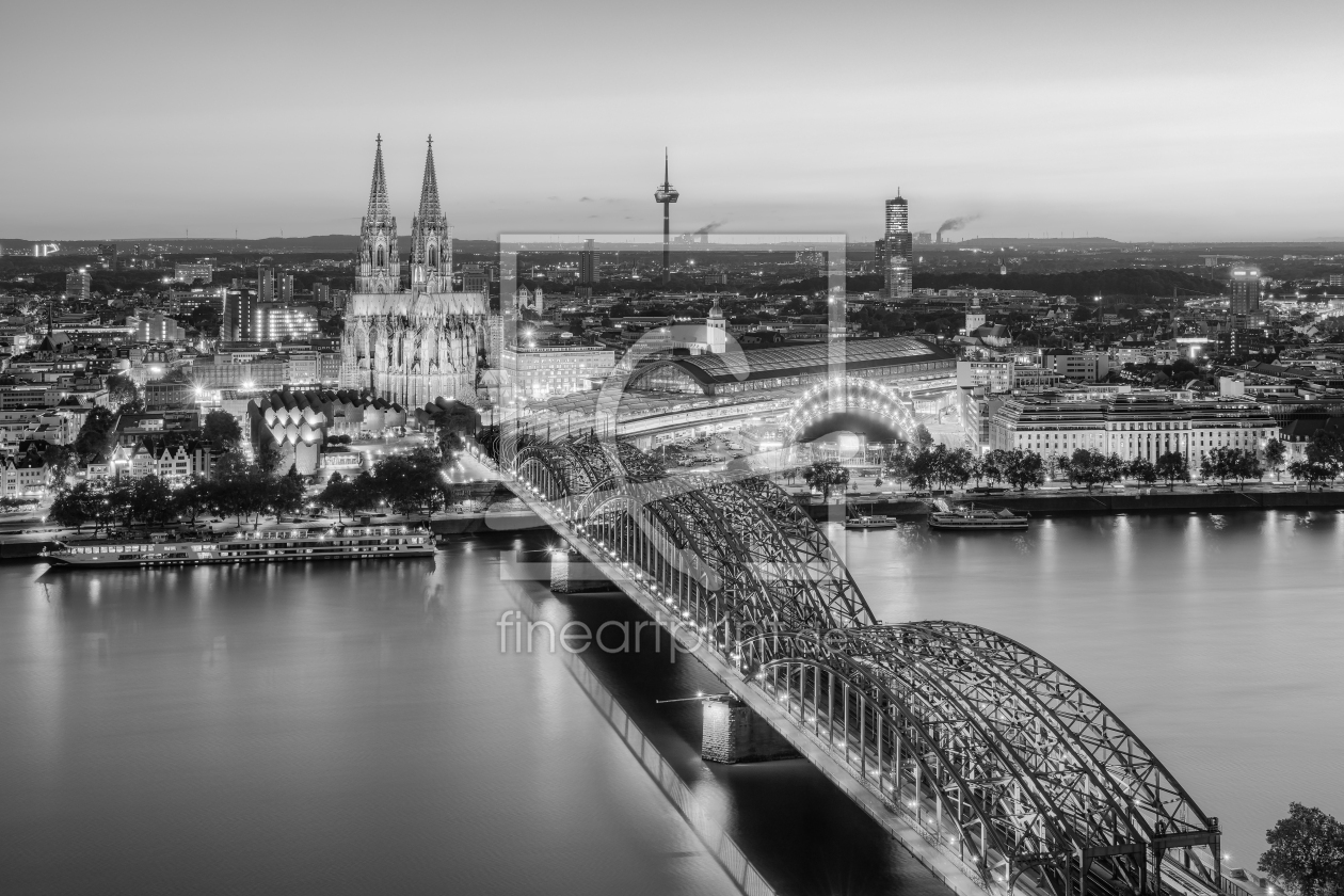 Bild-Nr.: 12406618 Blick über Köln am Abend schwarz-weiß erstellt von Michael Valjak