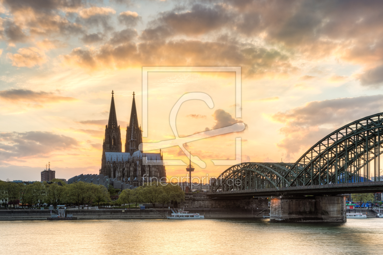Bild-Nr.: 12408438 Glühender Himmel über Köln erstellt von Michael Valjak