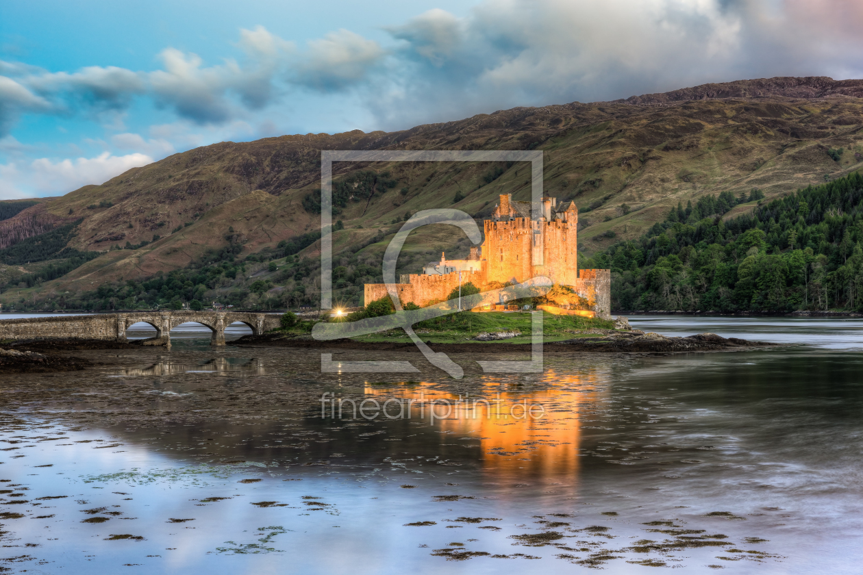 Bild-Nr.: 12438411 Eilean Donan Castle in Schottland am Abend erstellt von Michael Valjak