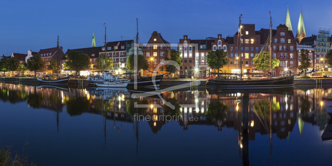 Bild-Nr.: 12438542 Altstadt von Lübeck bei Nacht erstellt von KundenNr-360966