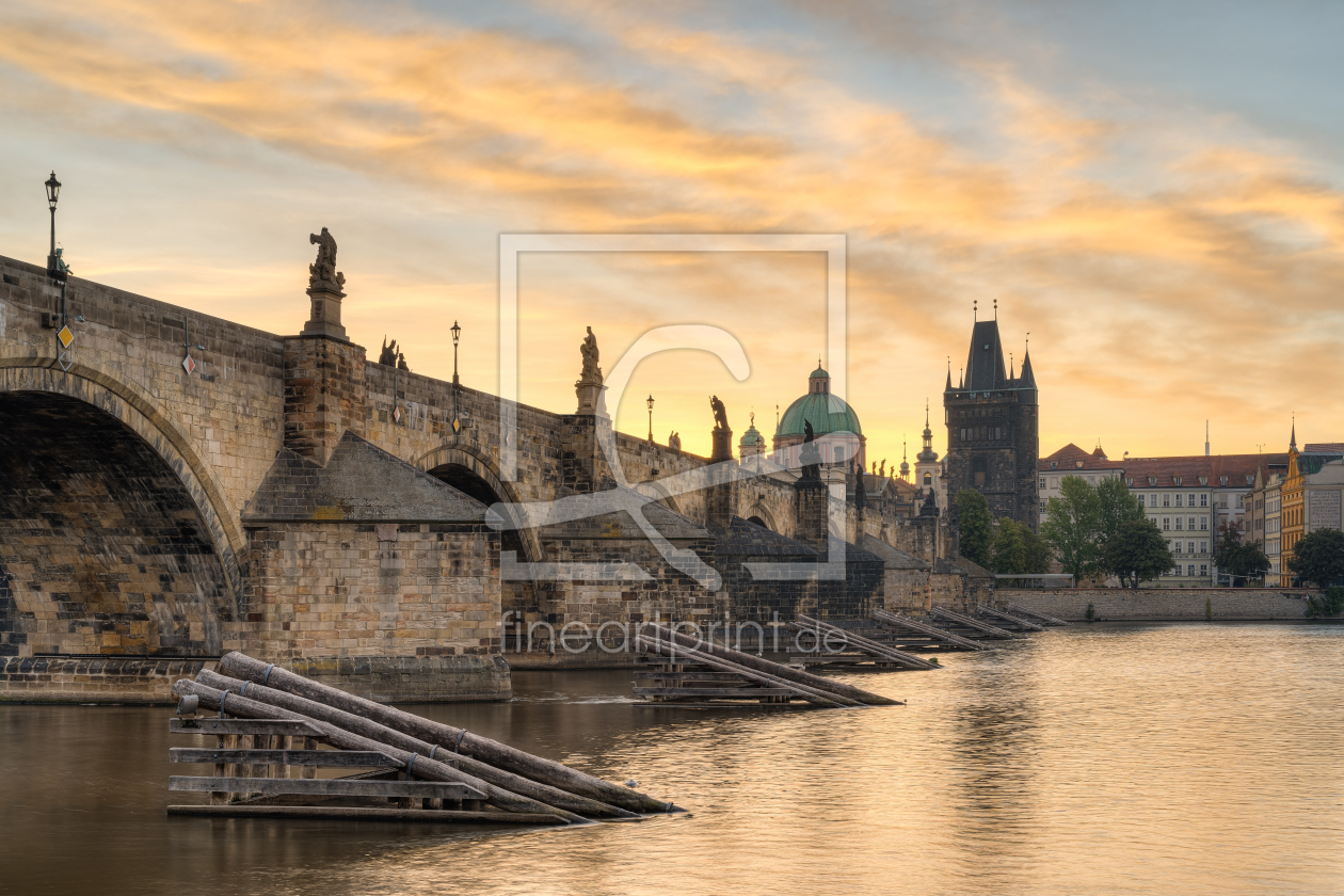 Bild-Nr.: 12483008 Karlsbrücke in Prag bei Sonnenaufgang erstellt von Michael Valjak