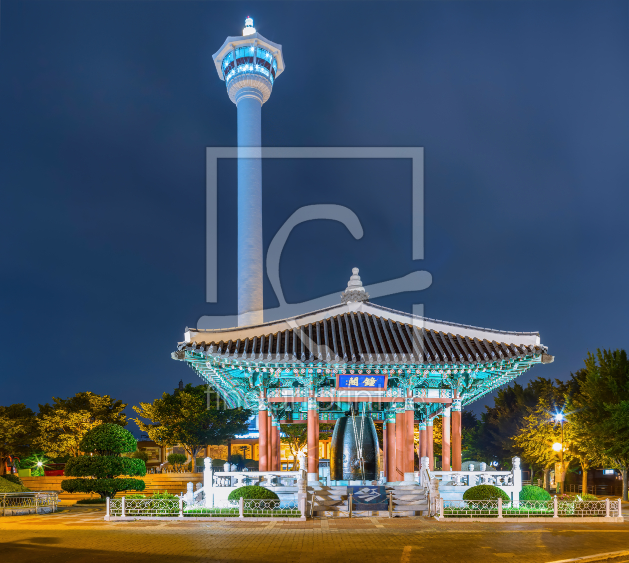 Bild-Nr.: 12483530 Yongdusan Park with 120-meter high Busan Tower erstellt von Yevgen