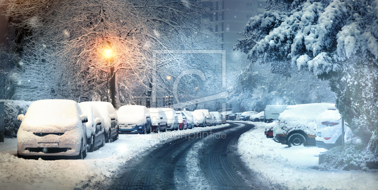 Bild-Nr.: 12540345 StÃ¤dtische Winterszenemit verschneiten Autos erstellt von Smileus