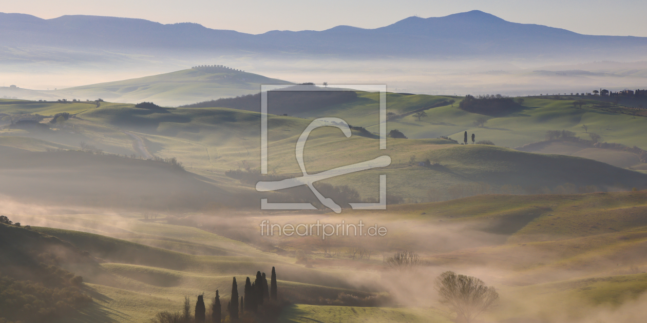 Bild-Nr.: 12592086 Landschaft der Toskana mit Nebel erstellt von Buellom