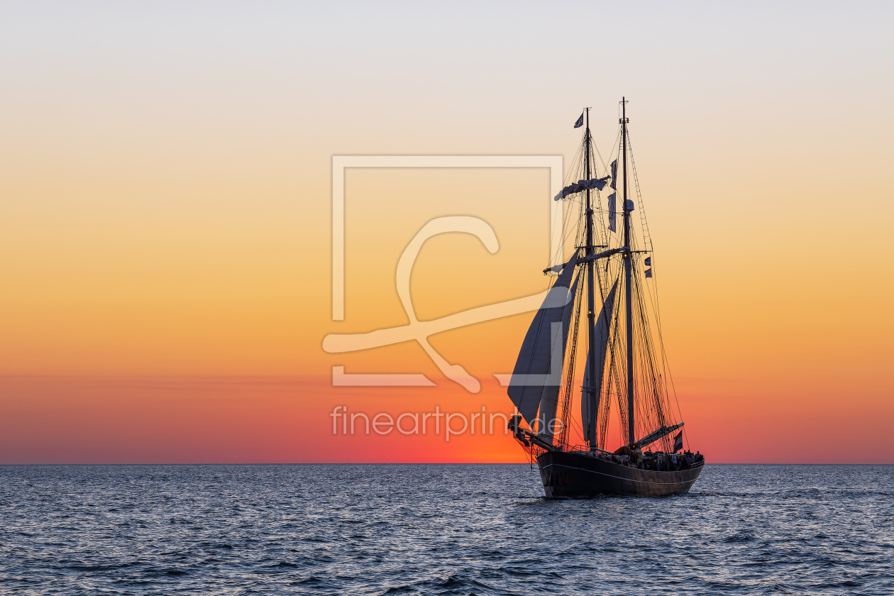 Bild-Nr.: 12623978 Segelschiff im Sonnenuntergang auf der Hanse Sail  erstellt von Rico KÃ¶dder