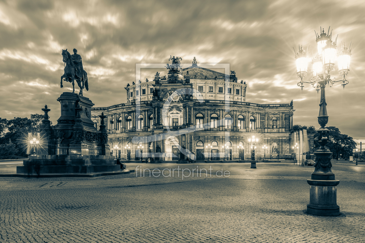 Bild-Nr.: 12643034 Semperoper in Dresden bei Nacht erstellt von dieterich