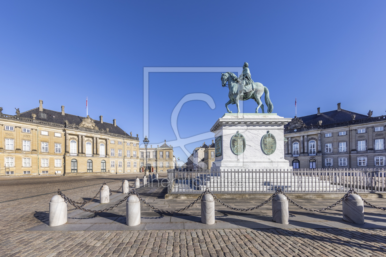 Bild-Nr.: 12709572 KOPENHAGEN Amalienborg Schlossplatz mit Statue erstellt von Melanie Viola