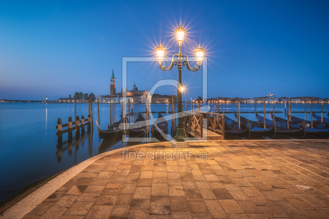 Bild-Nr.: 12725542 Venedig Anleger mit Gondeln am Morgen erstellt von Jean Claude Castor