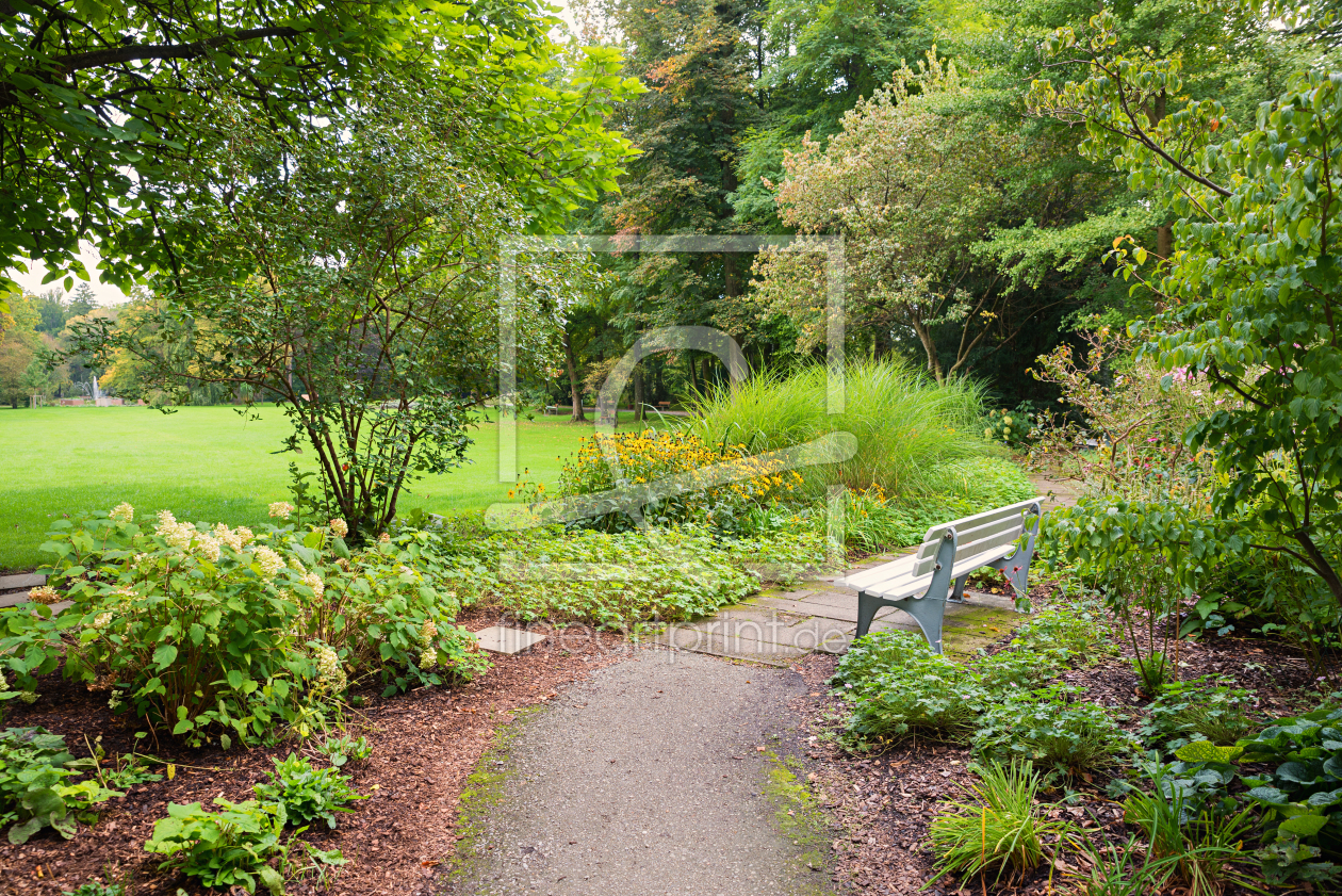 Bild-Nr.: 12895486 Bank im herbstlichen Kurpark Aibling erstellt von SusaZoom