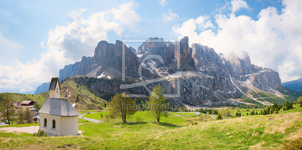 Bild-Nr.: 12950040 Kapelle am Grödnerjoch und Sella-Blick Doliomiten erstellt von SusaZoom