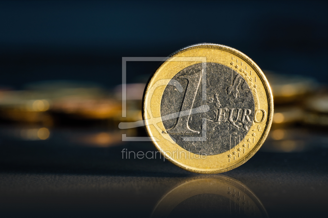 Bild-Nr.: 12964773 Ein-Euro-Münze mit eleganter Beleuchtung erstellt von Smileus