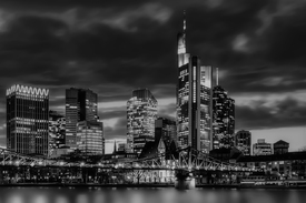 Frankfurt am Main Skyline - black and white/12852573