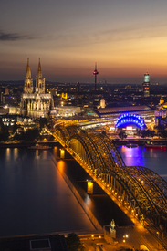Skyline von Köln am Abend/12941013