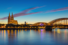 Köln bei Nacht - Skyline blaue Stunde/12970860