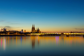 Köln bei Nacht - Skyline blaue Stunde/12971594