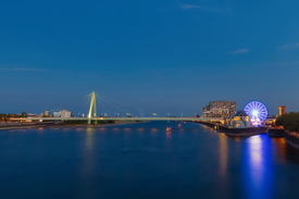Köln bei Nacht - Skyline blaue Stunde/12971787