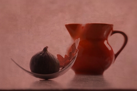 Pot rouge avec feuille de vigne - 10648988 /leinwand/bigthumb/10648988.jpg