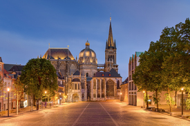 Aachener Dom am Abend - 12396297 /leinwand/bigthumb/12396297.jpg