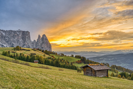 Schlern und Santnerspitze in Südtirol - 12410444 /leinwand/bigthumb/12410444.jpg