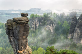 Blick ĂŒber den Wehlgrund zur Bastei bei Nebel - 12412471 /leinwand/bigthumb/12412471.jpg