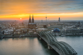 Blick ĂŒber Köln bei Sonnenuntergang - 12578023 /leinwand/bigthumb/12578023.jpg